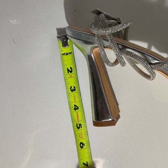 Women’s rhinestone bow pointed toe, heel pumps, adjustable ankle strap size 10 ￼ - Picture 6 of 6